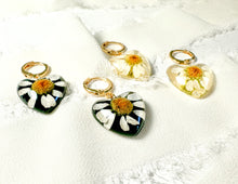 Load image into Gallery viewer, Daisy heart huggie hoops