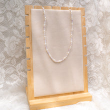 Load image into Gallery viewer, Lilac &amp; Pearly necklace

