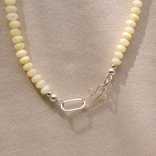 Load image into Gallery viewer, Butter yellow shell necklace

