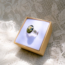 Load image into Gallery viewer, Yarrow patterned band ring (Size 7)
