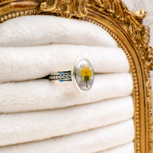 Load image into Gallery viewer, Violet patterned band ring (Size 8)

