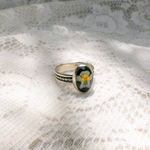 Load image into Gallery viewer, Violet patterned band ring (Size 8.5)
