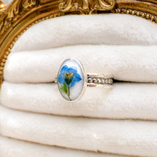 Load image into Gallery viewer, Forget-me-not patterned band ring (Size 9.5)
