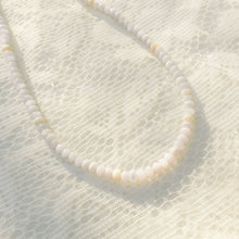 Load image into Gallery viewer, Lilac shell necklace
