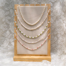 Load image into Gallery viewer, Lilac &amp; Pearly necklace
