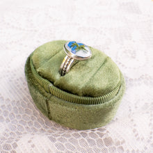 Load image into Gallery viewer, Forget-me-not patterned band ring (Size 7) No. 1
