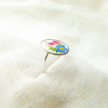 Load image into Gallery viewer, Garden Window ring (size 8)
