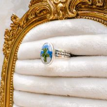 Load image into Gallery viewer, Forget-me-not patterned band ring (Size 7) No. 2
