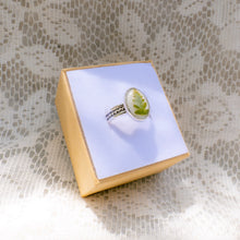 Load image into Gallery viewer, Fern patterned band ring (Size 7.5)

