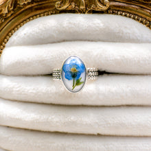 Load image into Gallery viewer, Forget-me-not patterned band ring (Size 7.5)
