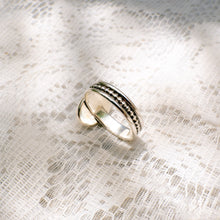 Load image into Gallery viewer, Yarrow patterned band ring (Size 8)
