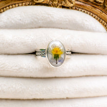 Load image into Gallery viewer, Violet patterned band ring (Size 8)
