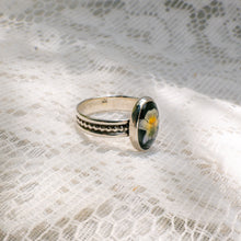 Load image into Gallery viewer, Violet patterned band ring (Size 8.5)
