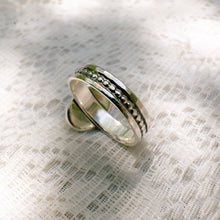 Load image into Gallery viewer, Yarrow patterned band ring (Size 10)
