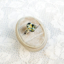 Load image into Gallery viewer, Yarrow patterned band ring (Size 7)

