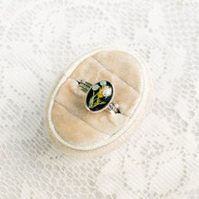 Load image into Gallery viewer, Yarrow patterned band ring (Size 10)
