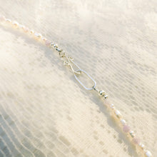 Load image into Gallery viewer, Lilac &amp; Pearly necklace
