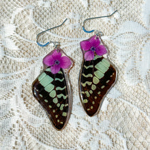 Load image into Gallery viewer, Hydrangea blue wing earring
