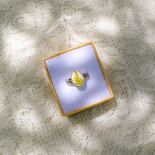 Load image into Gallery viewer, Fern patterned band ring (Size 6.5)
