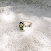 Load image into Gallery viewer, Yarrow patterned band ring (Size 8)
