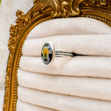 Load image into Gallery viewer, Violet patterned band ring (Size 8.5)
