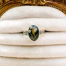 Load image into Gallery viewer, Yarrow patterned band ring (Size 10)
