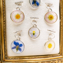 Load image into Gallery viewer, Medium daisy &amp; violet charms
