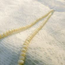 Load image into Gallery viewer, Butter yellow shell necklace
