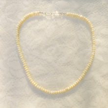 Load image into Gallery viewer, Butter yellow shell necklace

