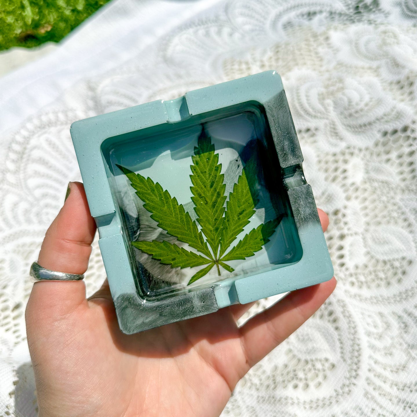 Green marble cannabis leaf square ash tray