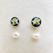Load image into Gallery viewer, Black violet pearl drop studs - sterling silver
