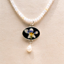 Load image into Gallery viewer, Lilac shell necklace
