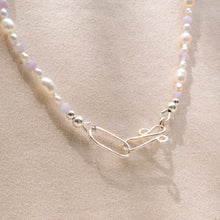 Load image into Gallery viewer, Lilac &amp; Pearly necklace
