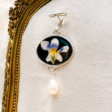 Load image into Gallery viewer, Oval violet pearl drop charm
