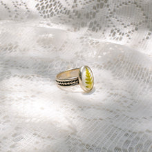 Load image into Gallery viewer, Fern patterned band ring (Size 6.5)
