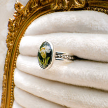 Load image into Gallery viewer, Yarrow patterned band ring (Size 8)
