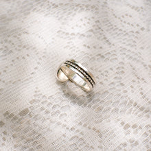 Load image into Gallery viewer, Violet patterned band ring (Size 8)
