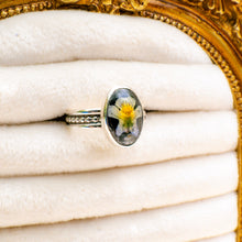 Load image into Gallery viewer, Violet patterned band ring (Size 8.5)
