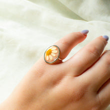 Load image into Gallery viewer, Daisy Window ring (size 6.5)
