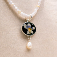 Load image into Gallery viewer, Lilac shell necklace

