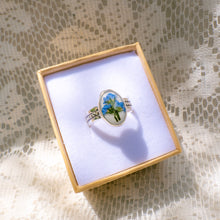Load image into Gallery viewer, Forget-me-not patterned band ring (Size 7) No. 2
