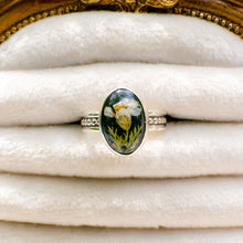 Load image into Gallery viewer, Yarrow patterned band ring (Size 8)
