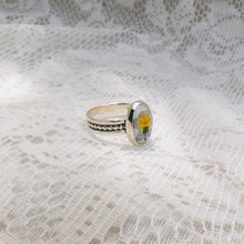 Load image into Gallery viewer, Violet patterned band ring (Size 8)
