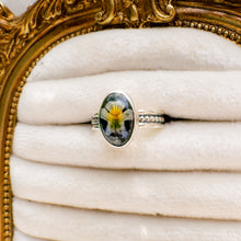 Load image into Gallery viewer, Violet patterned band ring (Size 8.5)

