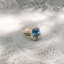 Load image into Gallery viewer, Forget-me-not patterned band ring (Size 7) No. 1
