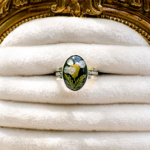 Load image into Gallery viewer, Yarrow patterned band ring (Size 7)
