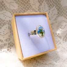 Load image into Gallery viewer, Forget-me-not patterned band ring (Size 7) No. 2
