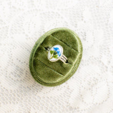 Load image into Gallery viewer, Forget-me-not patterned band ring (Size 8.5)
