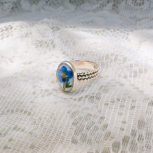 Load image into Gallery viewer, Forget-me-not patterned band ring (Size 7.5)
