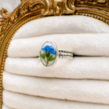 Load image into Gallery viewer, Forget-me-not patterned band ring (Size 8.5)
